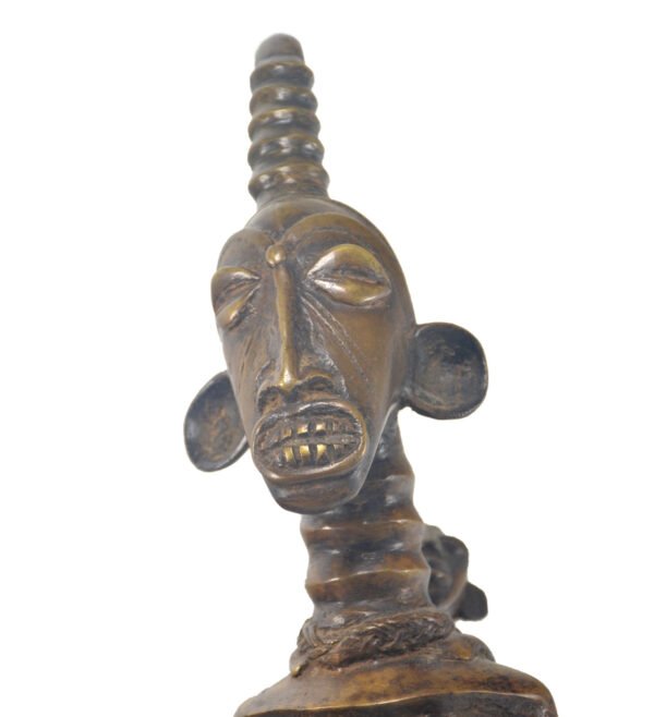 Statuette africaine en Bronze Tikar 59 cm 7,3 Kg. – Image 10