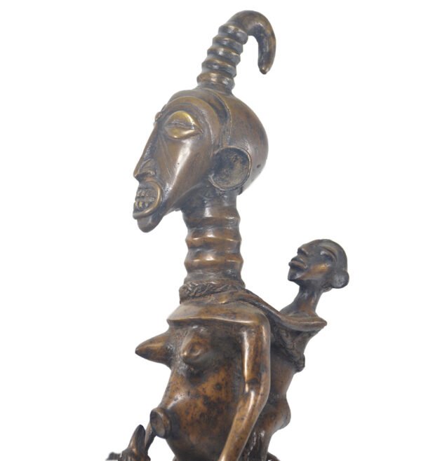 Statuette africaine en Bronze Tikar 59 cm 7,3 Kg. – Image 12